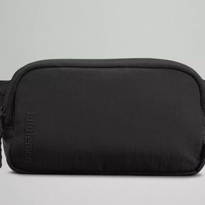 NWT Lululemon Mini Belt Bag - Black